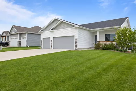 5418 165th St, Urbandale, IA 50323