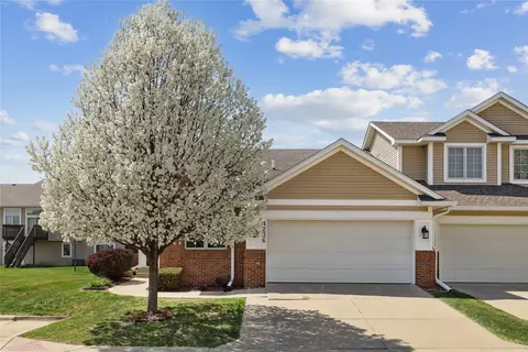 4236 153rd St, Urbandale, IA 50323