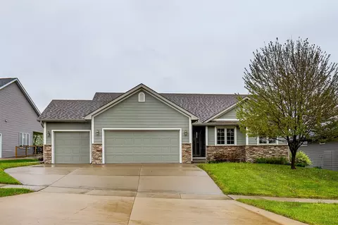 109 S 19th Ct, Indianola, IA 50125