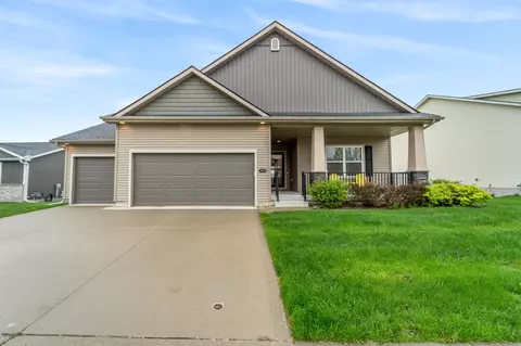 1080 Juniper Dr, Carlisle, IA 50047