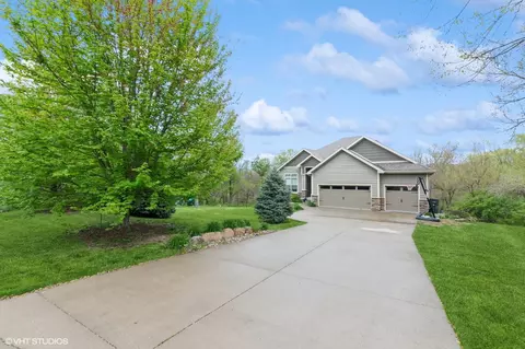 1360 Vintage Ct, Cumming, IA 50061
