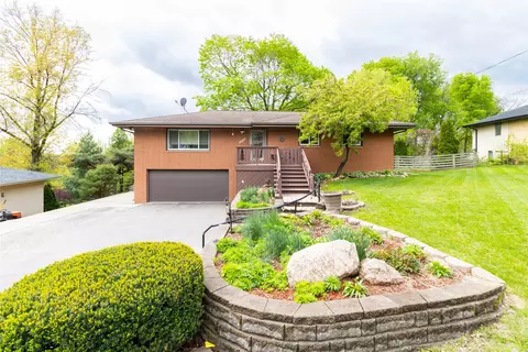 6740 NW Timberline Dr, Des Moines, IA 50313