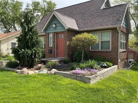 729 5th St, West Des Moines, IA 50265