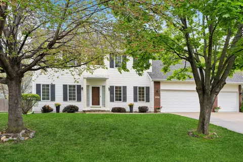4827 Fieldstone Dr, West Des Moines, IA 50265