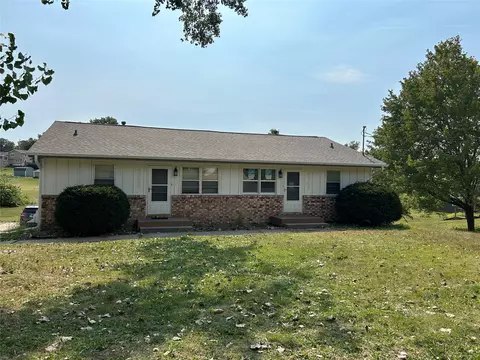 4645 E Oakwood Dr, Pleasant Hill, IA 50327