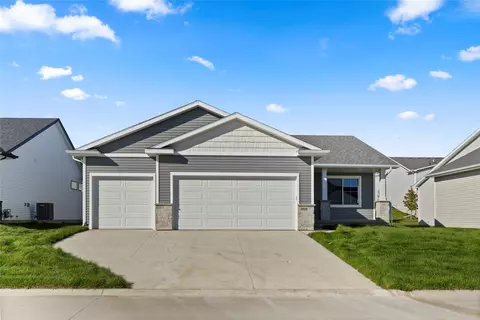 9405 Modena Ln, West Des Moines, IA 50266