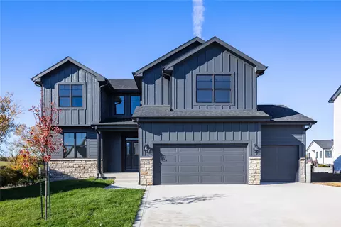 426 Stillwater Ct, West Des Moines, IA 50265