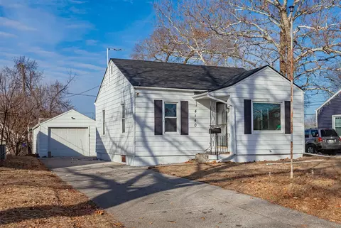 4140 Cambridge St, Des Moines, IA 50313