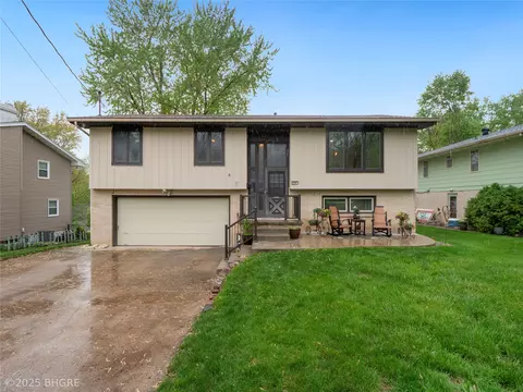 316 58th Pl, Des Moines, IA 50312
