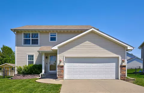 9323 Wilson St, West Des Moines, IA 50266
