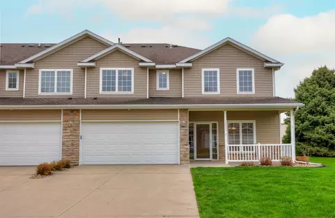 10627 Hickory Dr #3, Urbandale, IA 50322