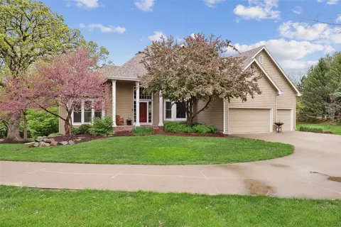 980 SE Browns Woods Dr, West Des Moines, IA 50265