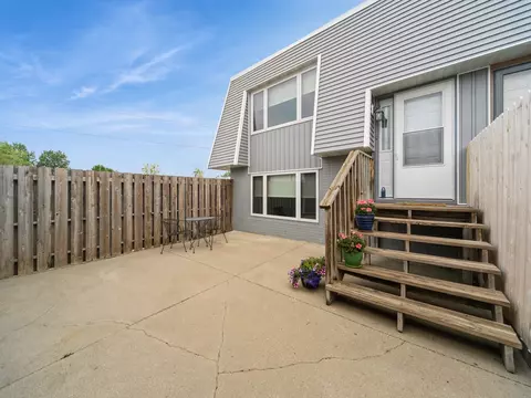 6750 School St #1016, Windsor Heights, IA 50324