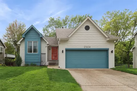 2504 Sandler Dr, Urbandale, IA 50322