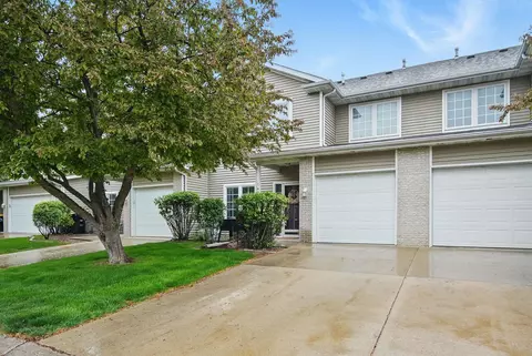 1153 S 52nd St #1403, West Des Moines, IA 50265