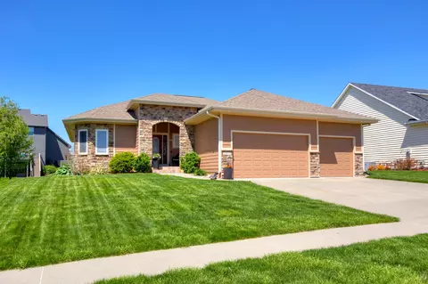 4110 140th St, Urbandale, IA 50323