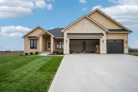 8175 Longmeadow Ln, West Des Moines, IA 50266
