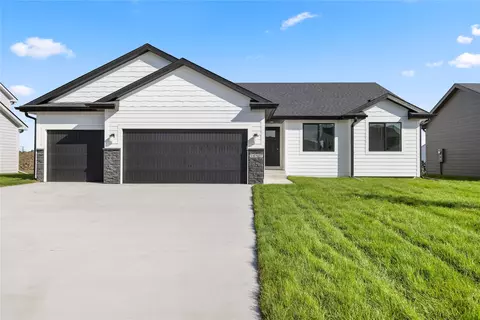 14507 N Valley Dr, Urbandale, IA 50323