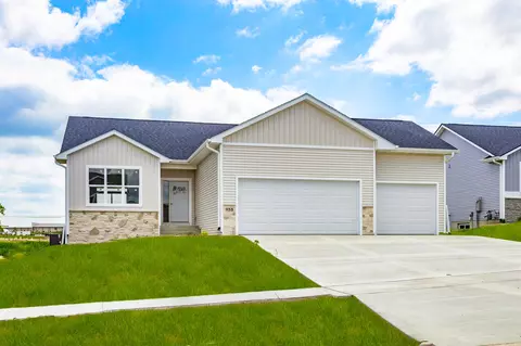 955 11th St, Waukee, IA 50263