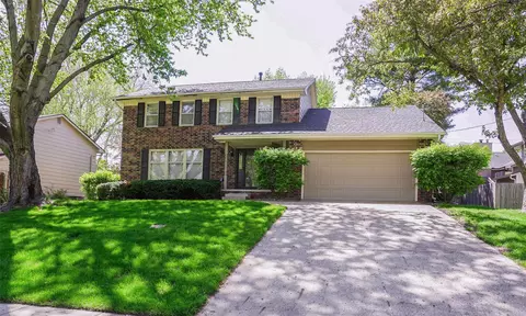 526 34th Pl, West Des Moines, IA 50265