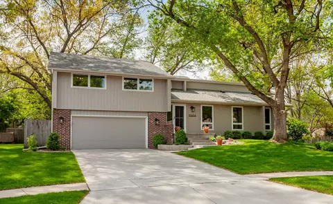 10856 Hazelwood Dr, Clive, IA 50325
