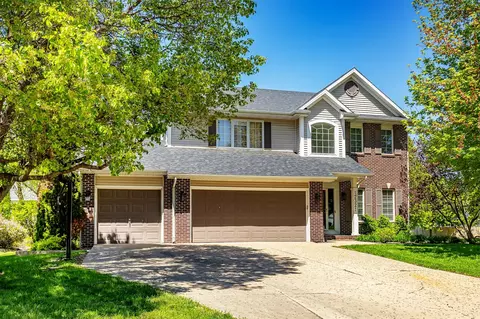 12321 Walnut Ridge Ct, Clive, IA 50325