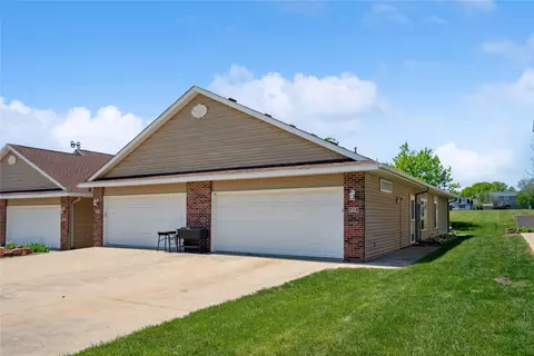 719 Kitterman Cir, Norwalk, IA 50211