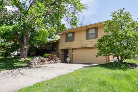 929 14th St, West Des Moines, IA 50265