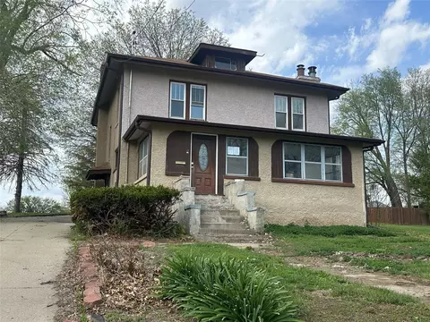 401 K Ave E, Oskaloosa, IA 52577