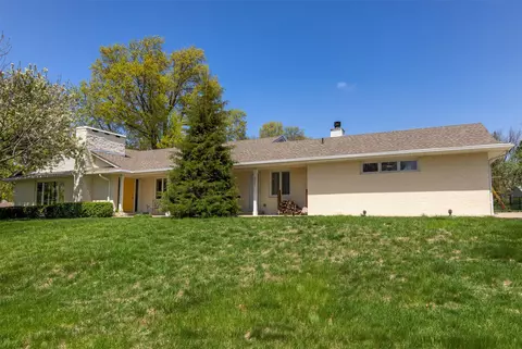 2121 Wakonda Dr, Des Moines, IA 50321