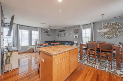 1133 Keystone Ln, Pleasant Hill, IA 50327