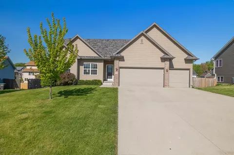 4134 Easter Bay Ct, Des Moines, IA 50320