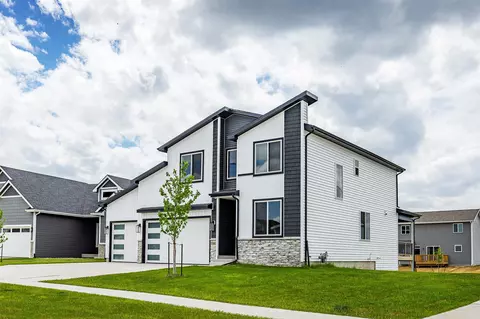 730 NE Country Meadow Dr, Ankeny, IA 50021