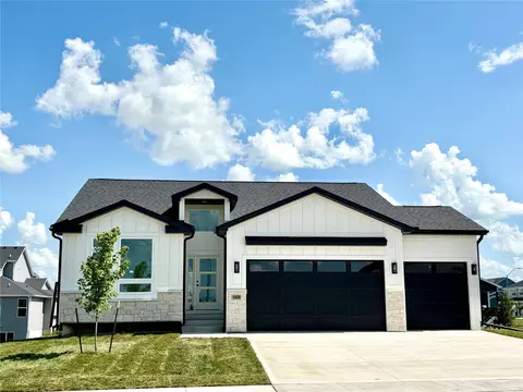 1420 NW Yorktown Dr, Waukee, IA 50263