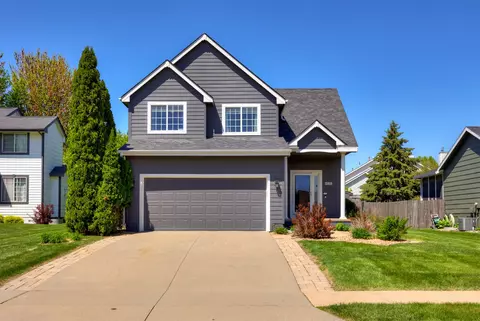 15919 Hawthorn Cir, Clive, IA 50325