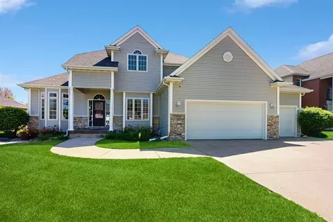 3815 155th St, Urbandale, IA 50323