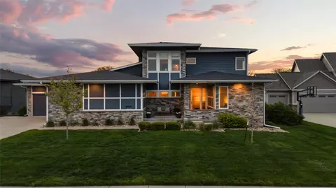 8919 NW 73rd Pl, Johnston, IA 50131