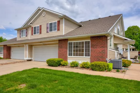 5404 Longview Ct #4, Johnston, IA 50131