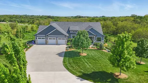 1720 Merriam Ct, Winterset, IA 50273