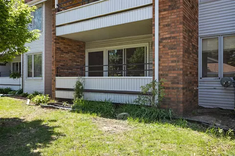 1100 50th St #2106, West Des Moines, IA 50266