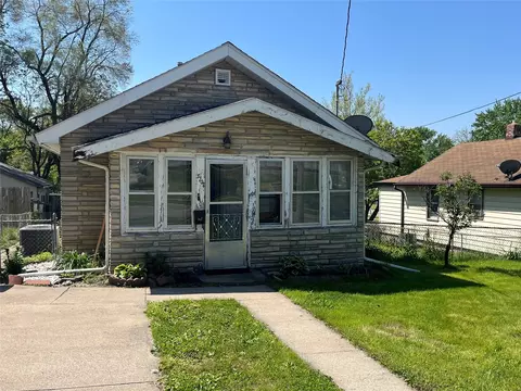 3207 Mahaska Ave, Des Moines, IA 50317