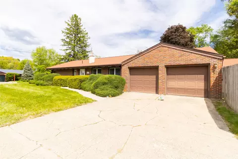 6916 Colby Ave, Windsor Heights, IA 50324