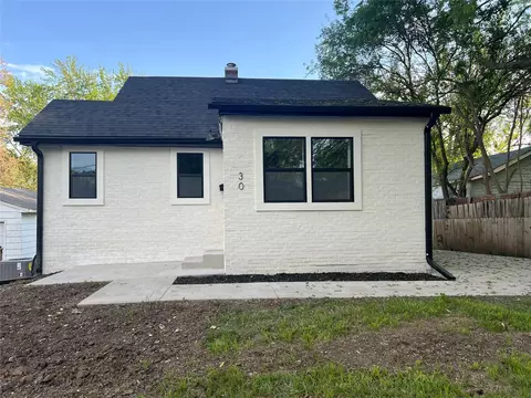 30 Pennsylvania St, Carlisle, IA 50047