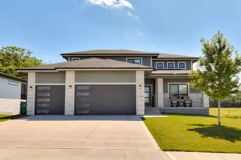 2113 NE Heritage Dr, Grimes, IA 50111
