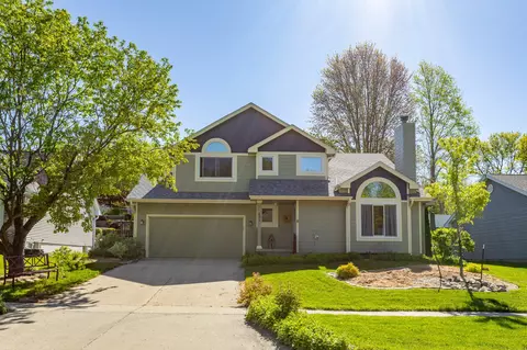 421 31st St, West Des Moines, IA 50265