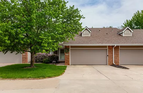2910 W 1st St, Ankeny, IA 50023