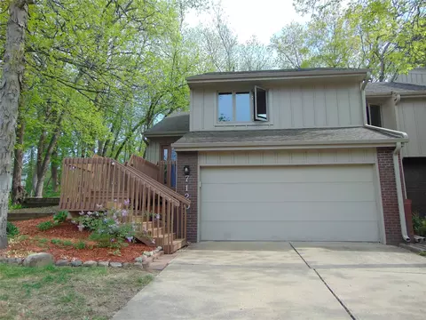 7120 Hickory Ln, Urbandale, IA 50322