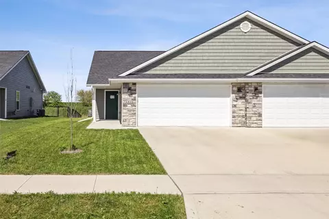 1415 Fair View Dr, Dallas Center, IA 50063