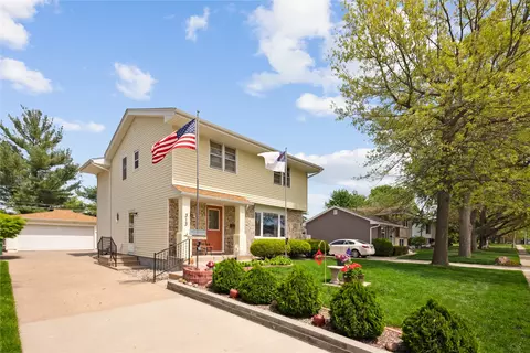 313 9th St SE, Altoona, IA 50009