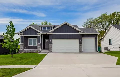 1512 Marina Cove Dr, Polk City, IA 50226
